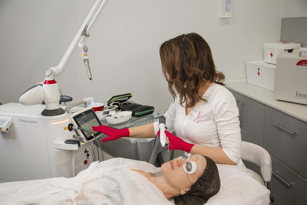 Как избавиться от черных точек на лице